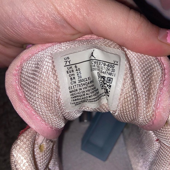 ‘Digital Pink’ Jordan mids - Picture 3 of 3